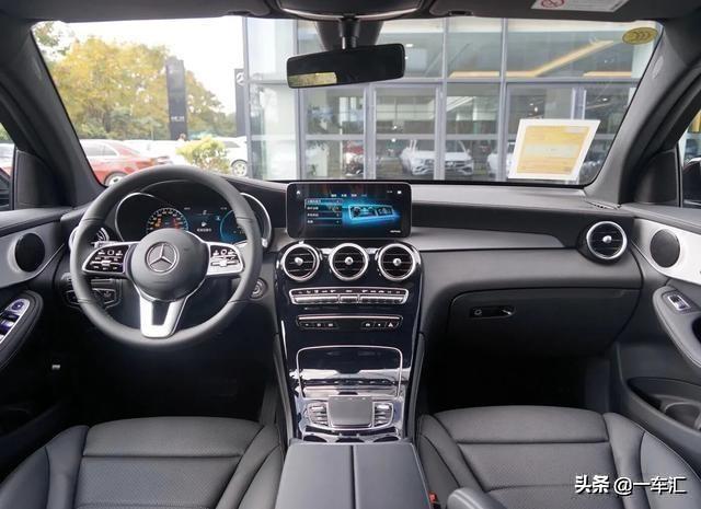 40多万元奔驰glc260轿跑suv,网友:和宝马x4比,哪个更有档次
