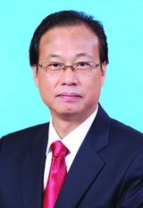 武汉市新洲区区长余世平