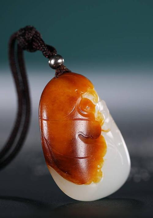 新疆籽料与俄籽你更喜欢哪一种?谁的价值更高