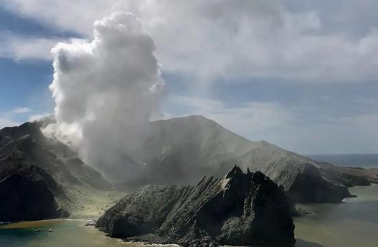 新西兰火山喷发致6人死亡 活火山到底能不能参观?