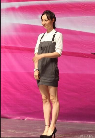 白百何"被"离婚 清新治愈系造型