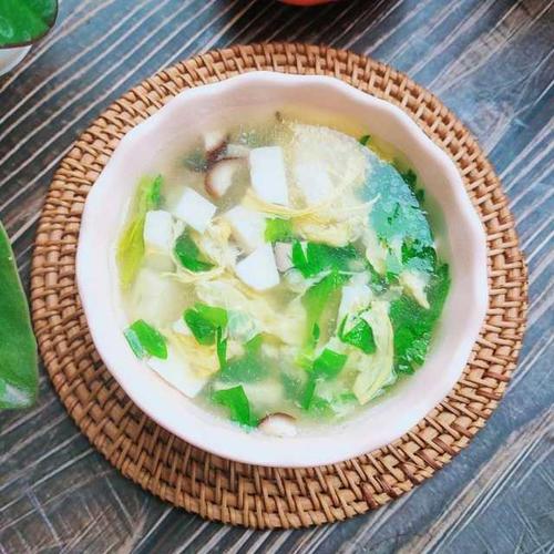 芹菜叶香菇豆腐汤