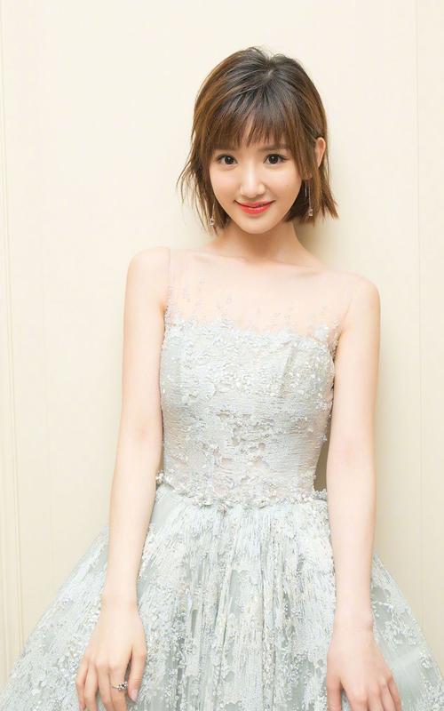 毛晓彤长相可爱,身材性感,深受大家喜爱.