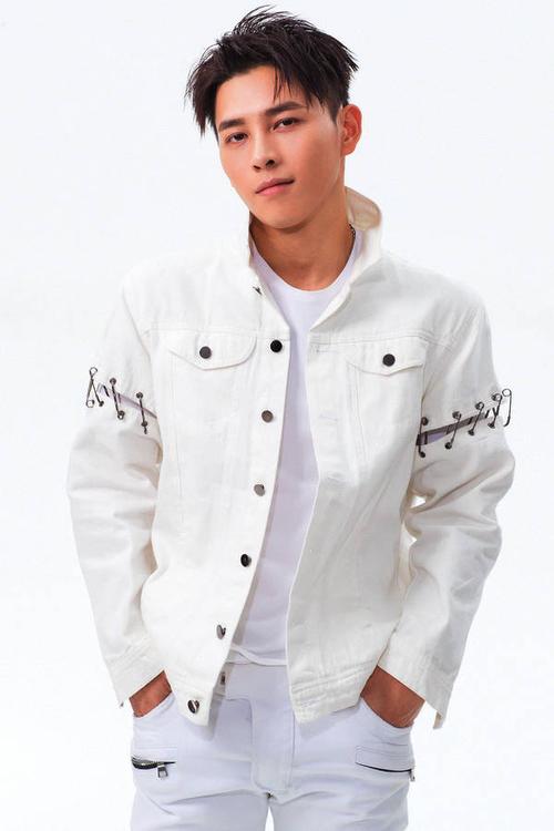 洪尧最新写真曝光 "最帅门客"秒变玩酷boy