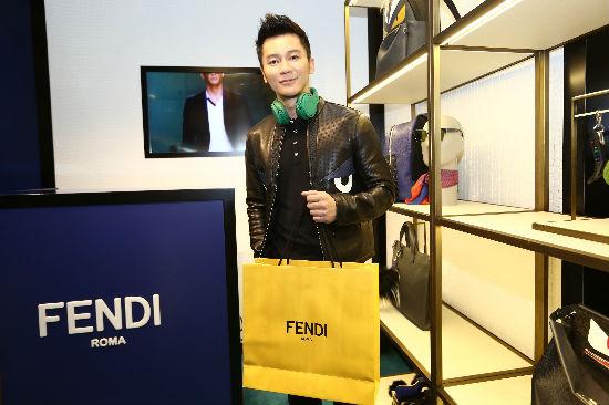 李晨fendi一日店长 bagbugs热潮降临南京