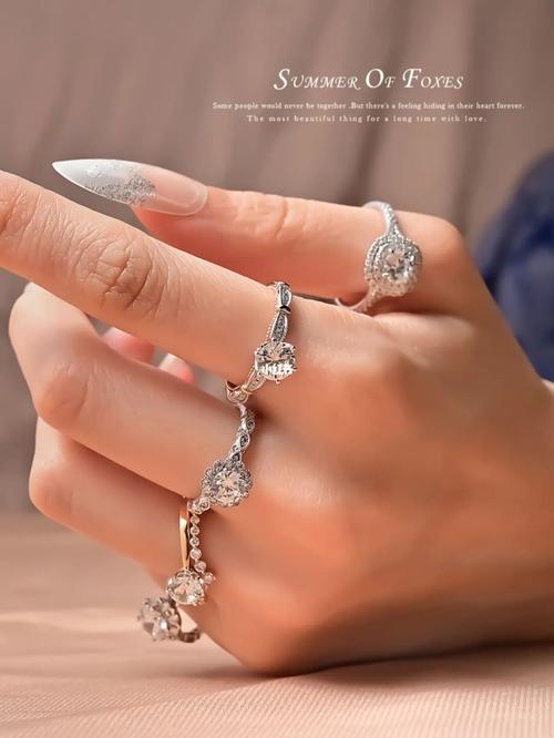 97小仙女们应该都知道,每个手指佩戴钻戒的意义均有不同;而且也