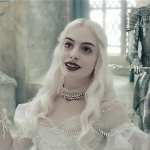 白皇后{安妮·海瑟薇}