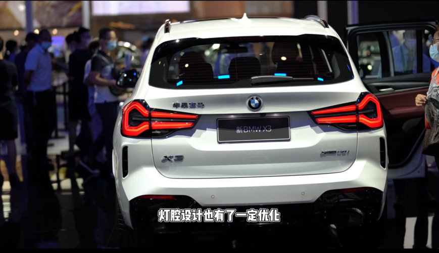 宝马中期改款x3的立体尾灯和更大的双肾中网你爱吗