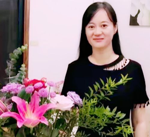 班主任简介: 操慧老师,中共党员,武汉二中广雅中学数学教师,担任