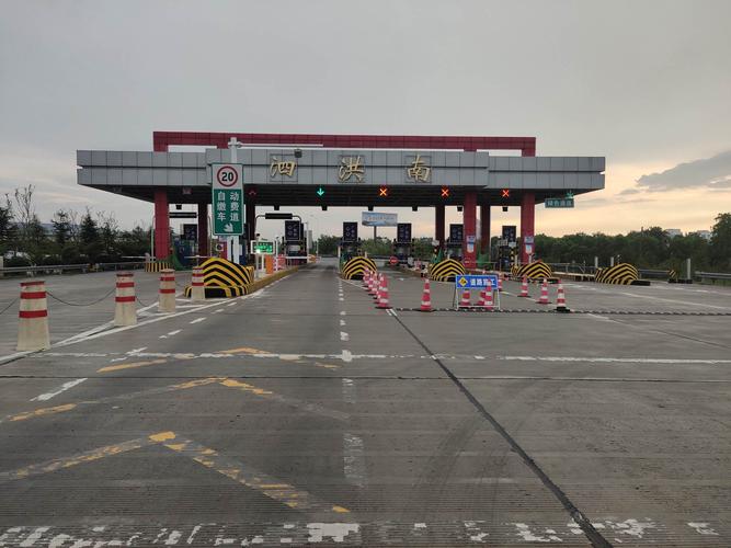 泗洪南收费站抓好五个关键环节保障入口拒超施工稳步推进