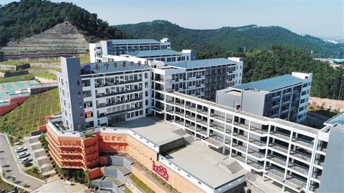 新建的南宁市景华学校实景.