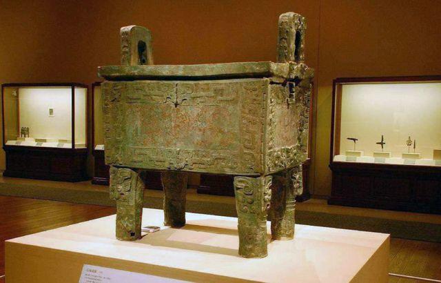 历史课本里的司母戊鼎为什么突然改名为后母戊鼎了