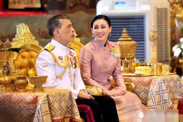 泰王"痴呆相"儿子,典礼上乱跳乱蹦,吓坏继母王后,瞬间