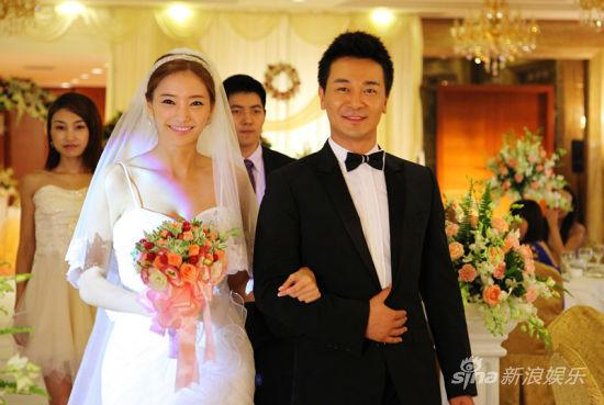 吴樾韩彩英《小两口》吵架掀桌子(图)