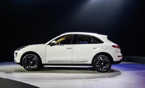 为抢购最后一辆众泰sr9,两位顾客大打出手,众泰车真的