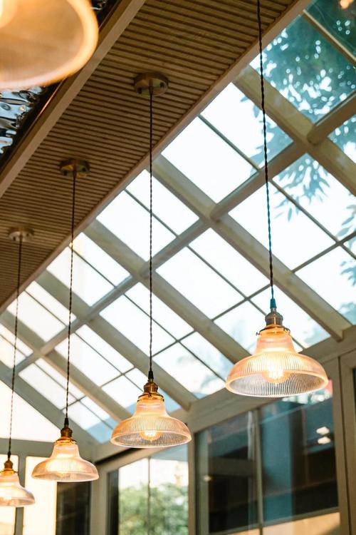 区庄新开的玻璃屋咖啡店,光是咖啡机就要20w