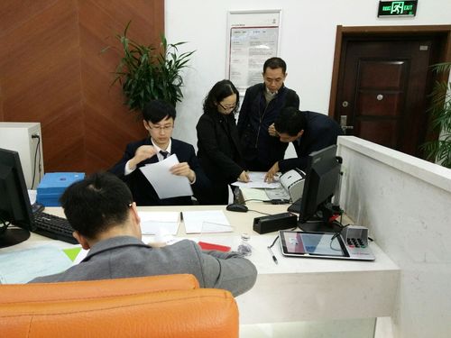 陆崴经理积极收集支行,网点反映的问题,并在真实业务场景下指导柜员