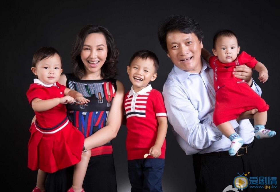 岳丽娜情感经历:   岳丽娜老公:郭靖宇   岳丽娜丈夫郭靖宇相识