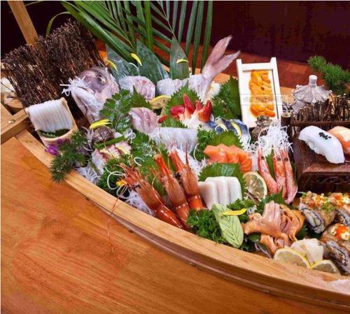 寿司竹制龙船豪华刺身船干冰冰船自助餐海鲜拼盘盘
