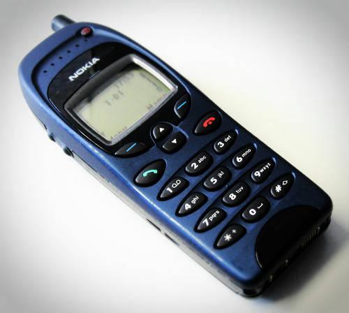 1998年,第一款双频手机 : 诺基亚6150问世.