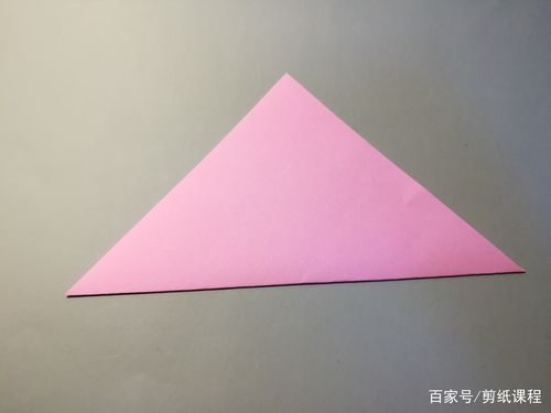 把剪纸沿着它的一条对角线对折,折成一个等腰直角三角形,如图