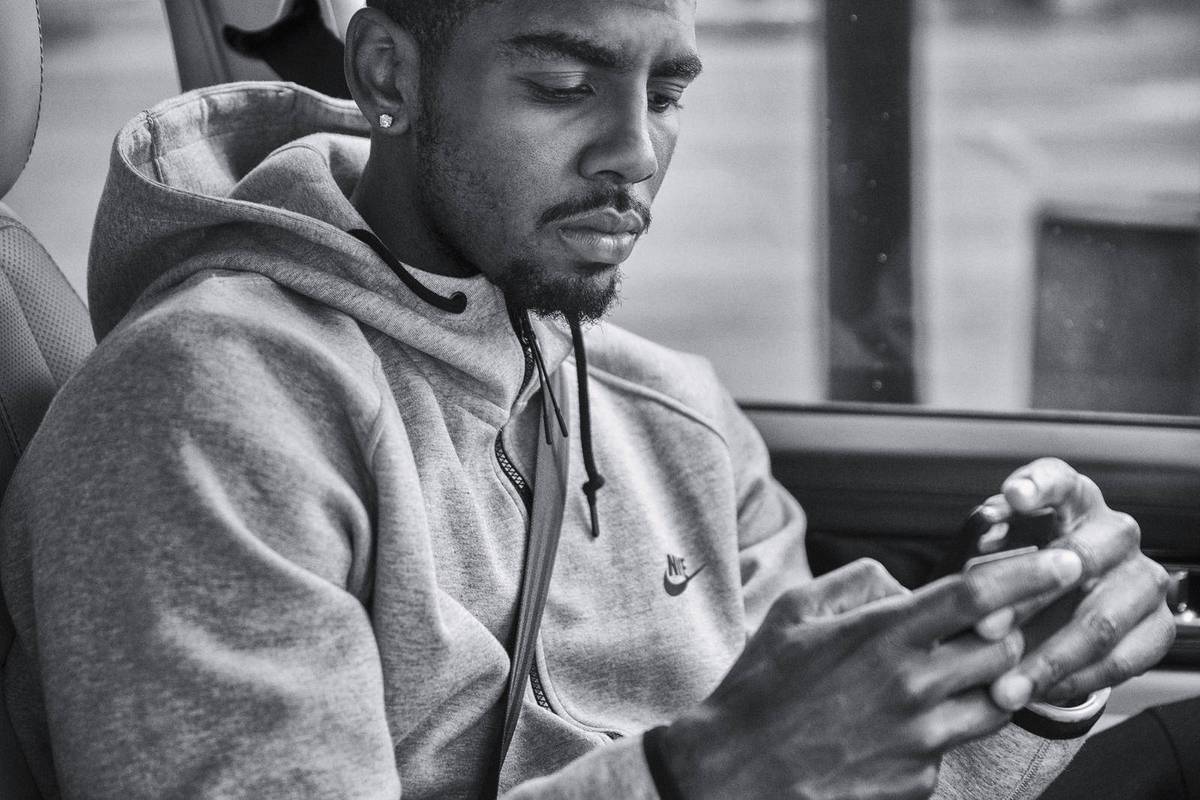 nike也需要给科比找一个合适的品牌接班人,欧文就变成了不二的选择