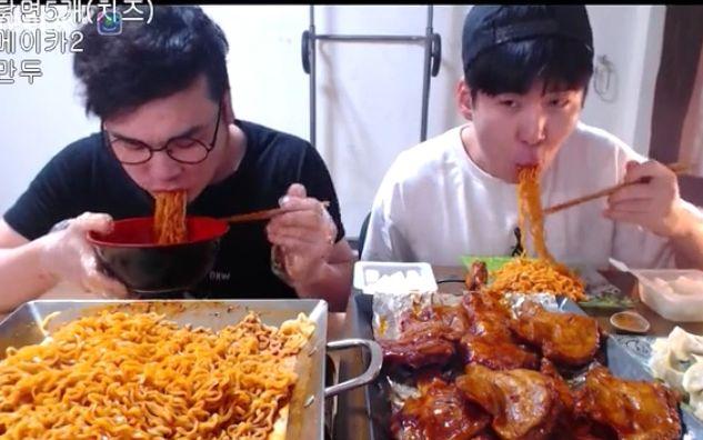 韩国吃播大胃mbro吃火鸡面烤鸡汉堡芝士条甜点