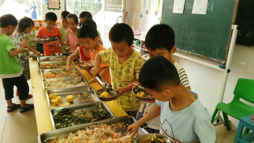 快乐自助餐,文明礼仪行——安莪中心幼儿园庆六一美食