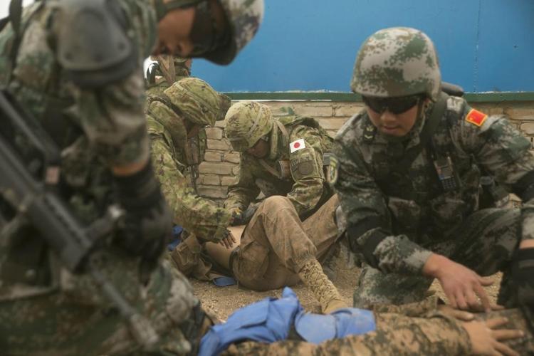 解放军与日本自卫队同时现身多国维和军演