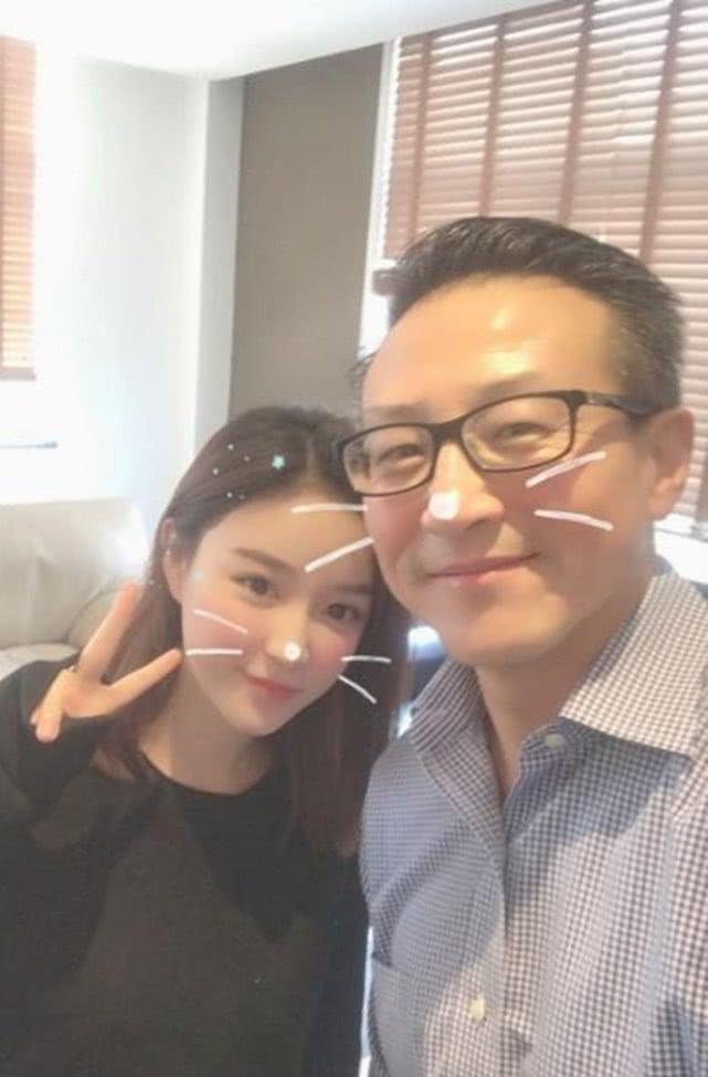 雄鹿千金堪称女神,蔡崇信女儿也