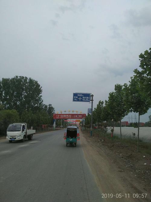 骑行将近两小时,路过过半,孙店镇就在眼前,过去孙店就进入了驻马店