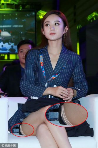 据悉赵丽颖在2006年雅虎搜星比赛冯小刚组冠军随后进入演艺圈