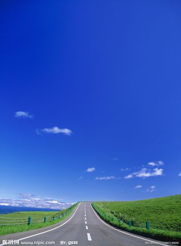 蓝天白云绿野公路