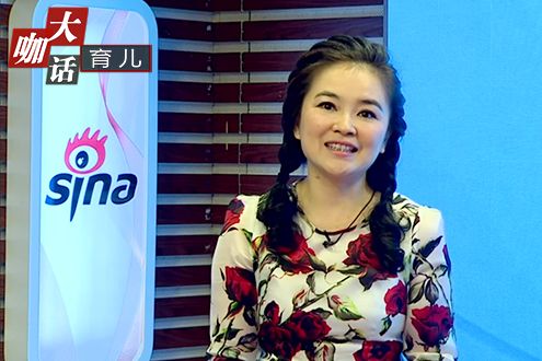 主持人,现在的她已经是一位9岁男孩的妈妈,大家都亲切地叫她"周洲姐姐