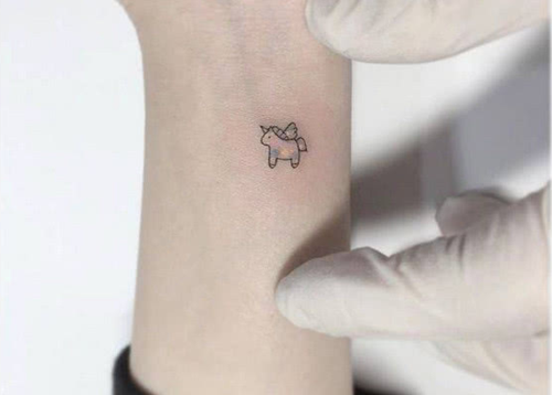 小纹身吧   基本上动物款的比较多   这一款就是小象的样子 比较简单