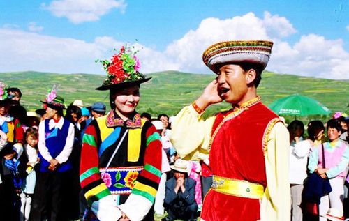 "花儿"是流传在我国西北部的民歌,主要由青海,甘肃,宁夏三省(区)的回