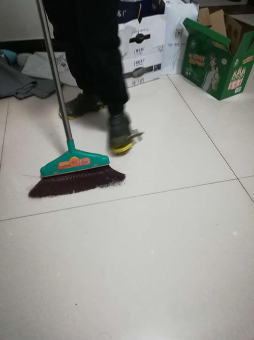 寒假了,帮爸爸妈妈打扫卫生,以前都是爸爸妈妈打扫的.