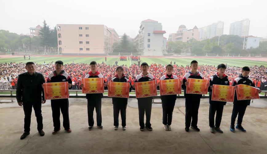 岳阳县一中第四十届田径运动会颁奖仪式