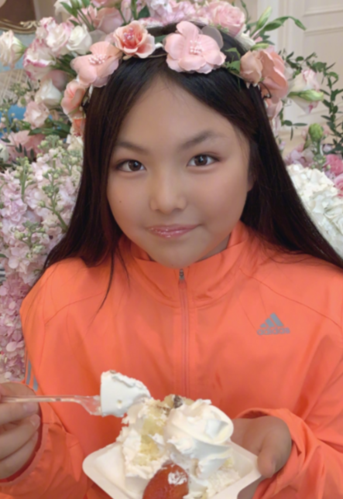 王诗龄迎来十岁生日,五官像妈妈气质超凡,被称"第二个