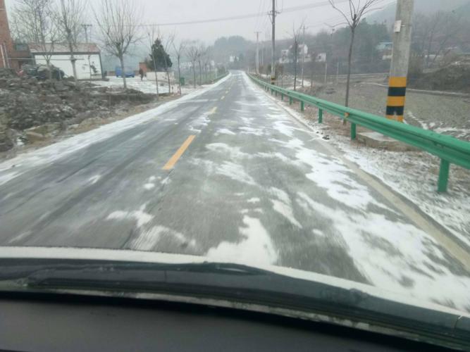 2月8日至10日正值春运高峰,受低温冻雨影响,大悟县境内省道s108,s243