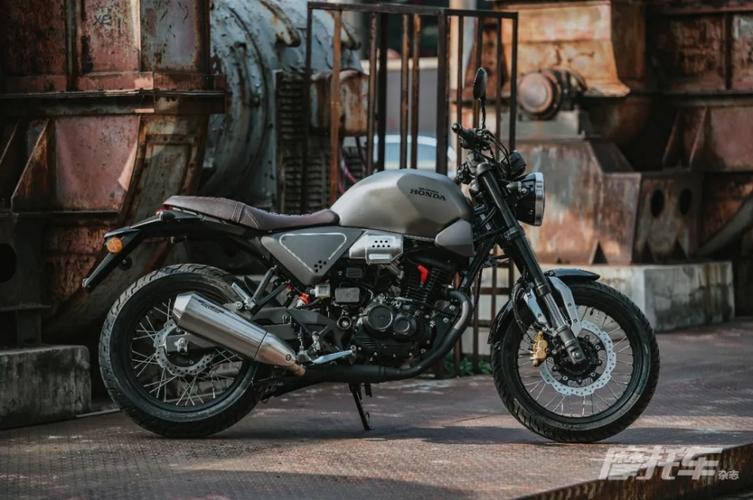 更具运动风格的复古车五羊本田newcb190ss