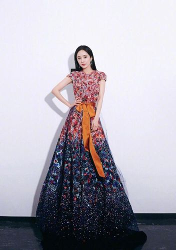 女星绝美高定礼服,杨幂谭维维超惊艳,刘亦菲赵丽颖搭配皇冠贵气
