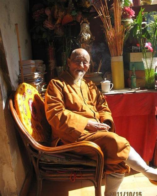 山东三大长老在市井中独居潜心苦行四十余年102岁的寂昌法师