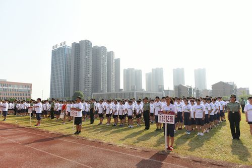 长沙财经:2015级新生军训系列报道之开营仪式