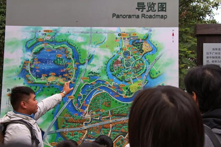 在海珠湖公园我们遇到了一支特别的队伍 >_ ||| !