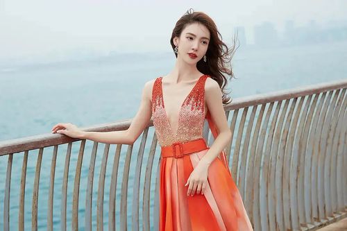 金晨这种身材大家能get吗 真的好平啊