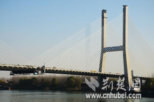 武汉西四环线汉江特大桥贯通 28日正式合龙