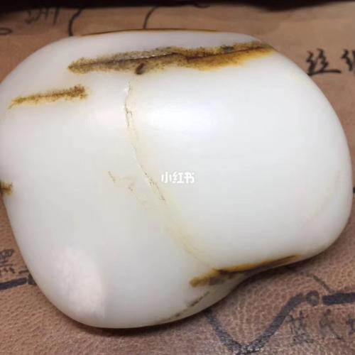 新疆和田玉羊脂白玉籽料原石_和田玉_摆件_白皮_时尚