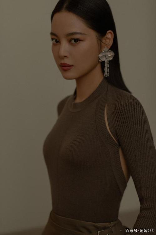 辛芷蕾为什么看起来生人勿近