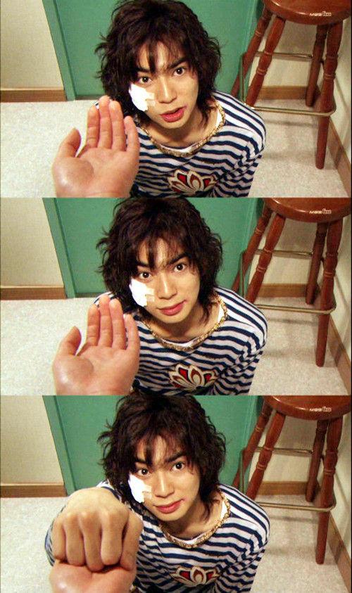 首先作为一只宠物,就要有宠物的萌点 首先看看松本润版本↓↓↓ 可怜